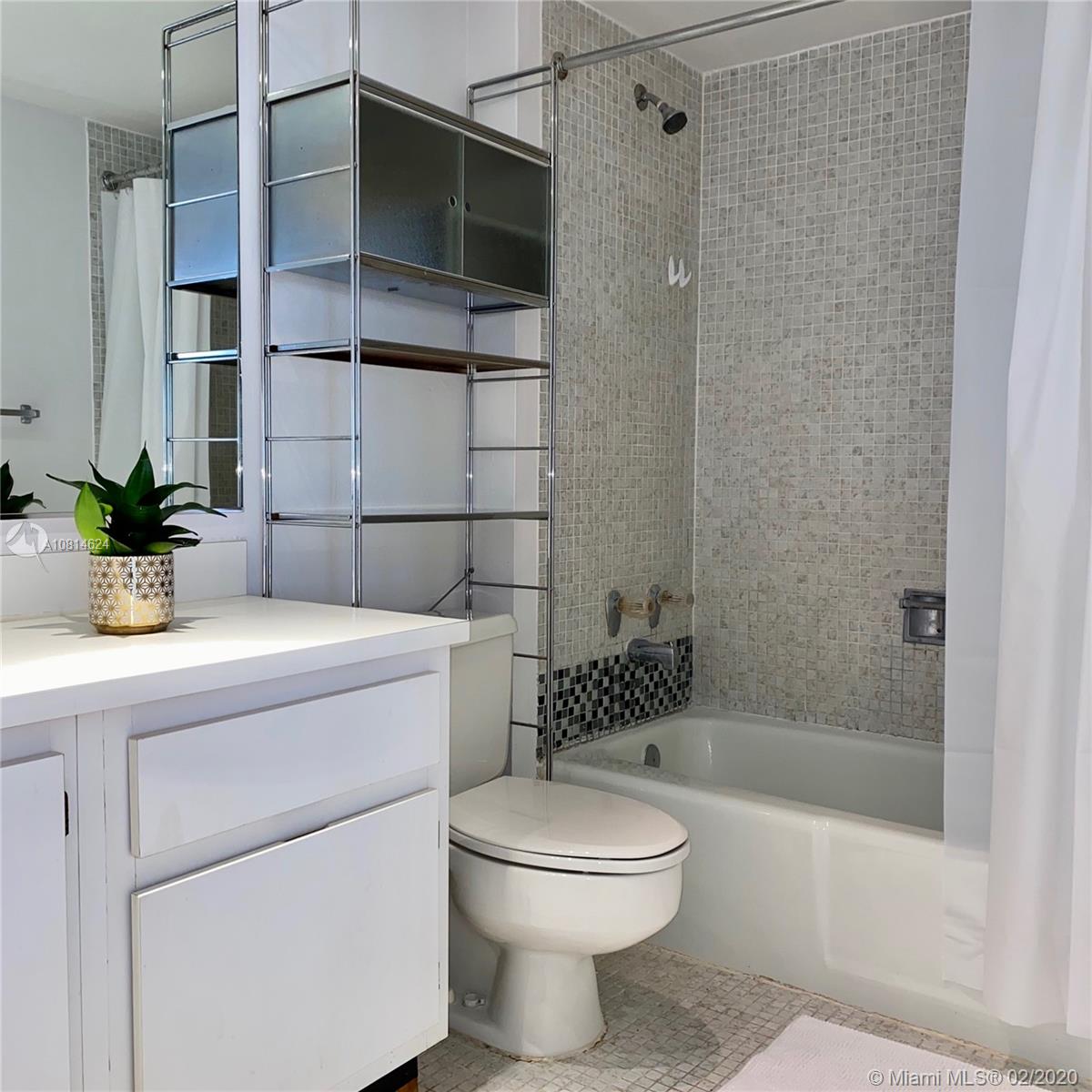 THE PALM BAY YACHT CLUB C - Residential Lease
