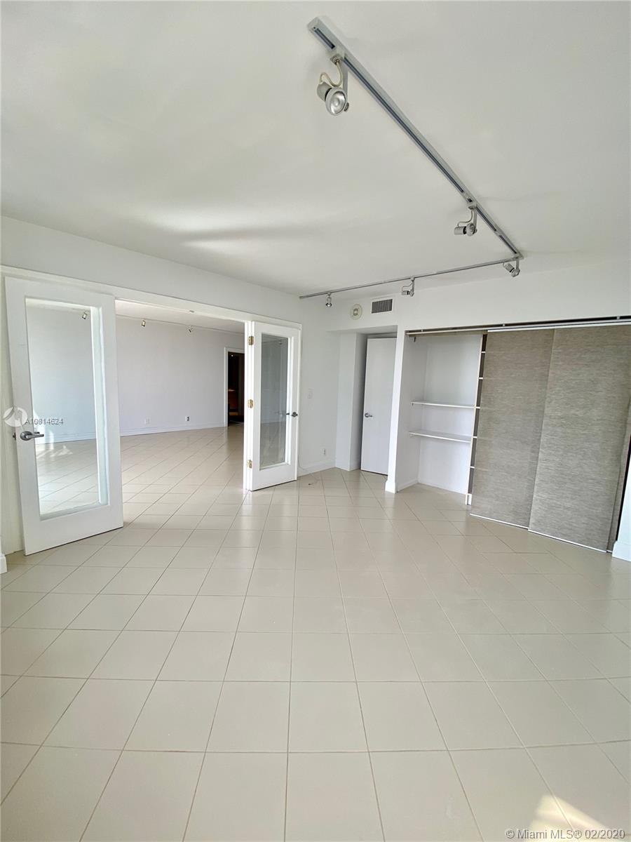 THE PALM BAY YACHT CLUB C - Residential Lease