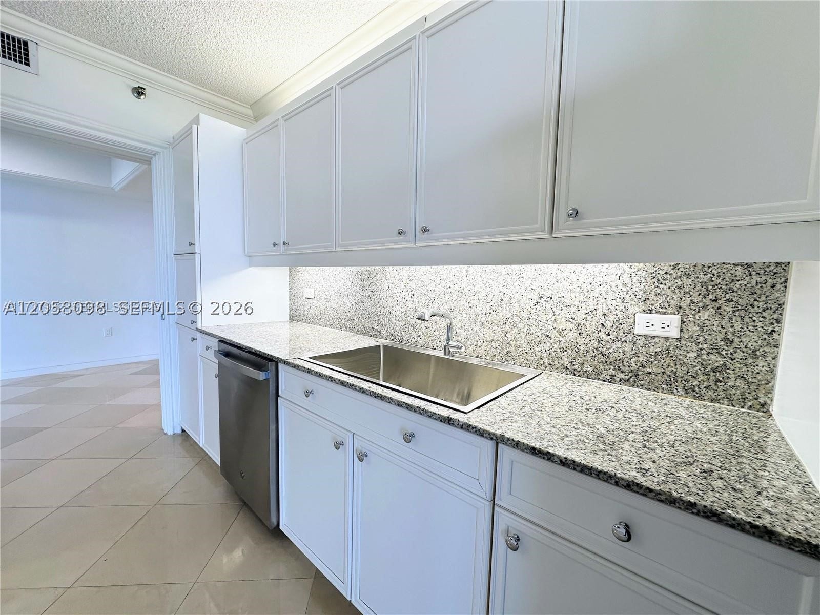8855 Collins Ave 8A