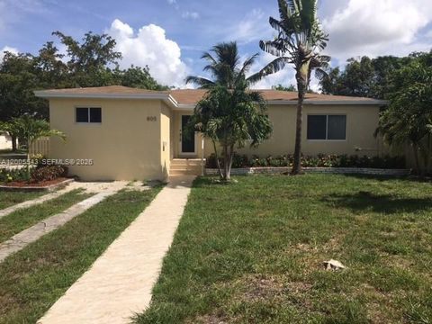 805 NE 138th St North Miami FL 33161