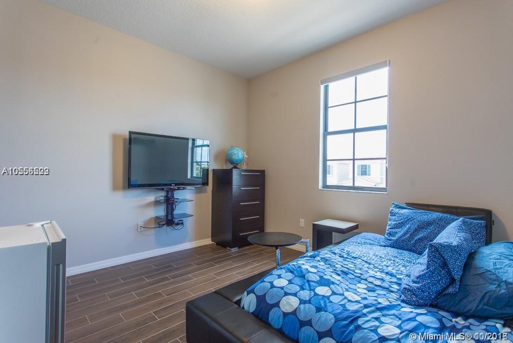 CHAMPION LAKES - Residential Lease