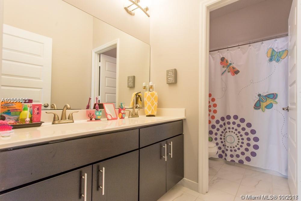 CHAMPION LAKES - Residential Lease