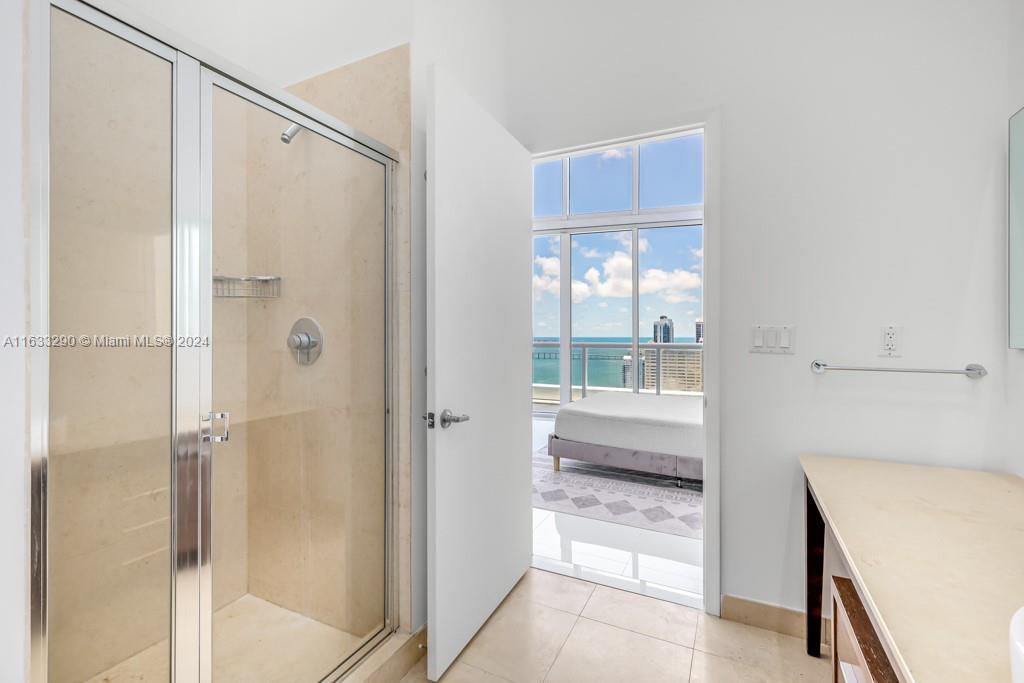 ICON BRICKELL NO TWO - Residential