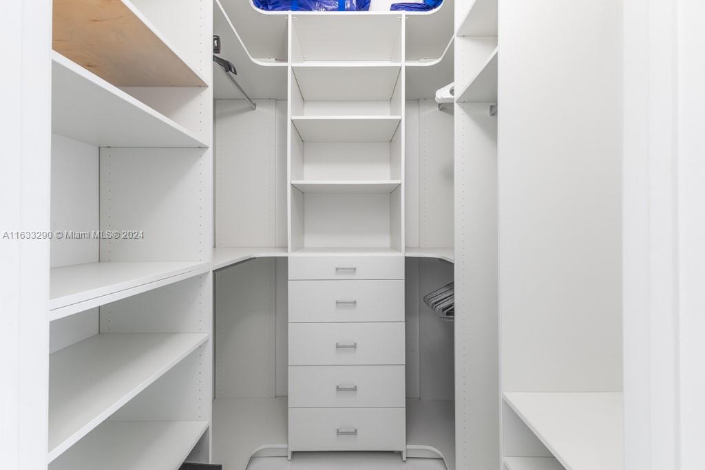 ICON BRICKELL NO TWO - Residential