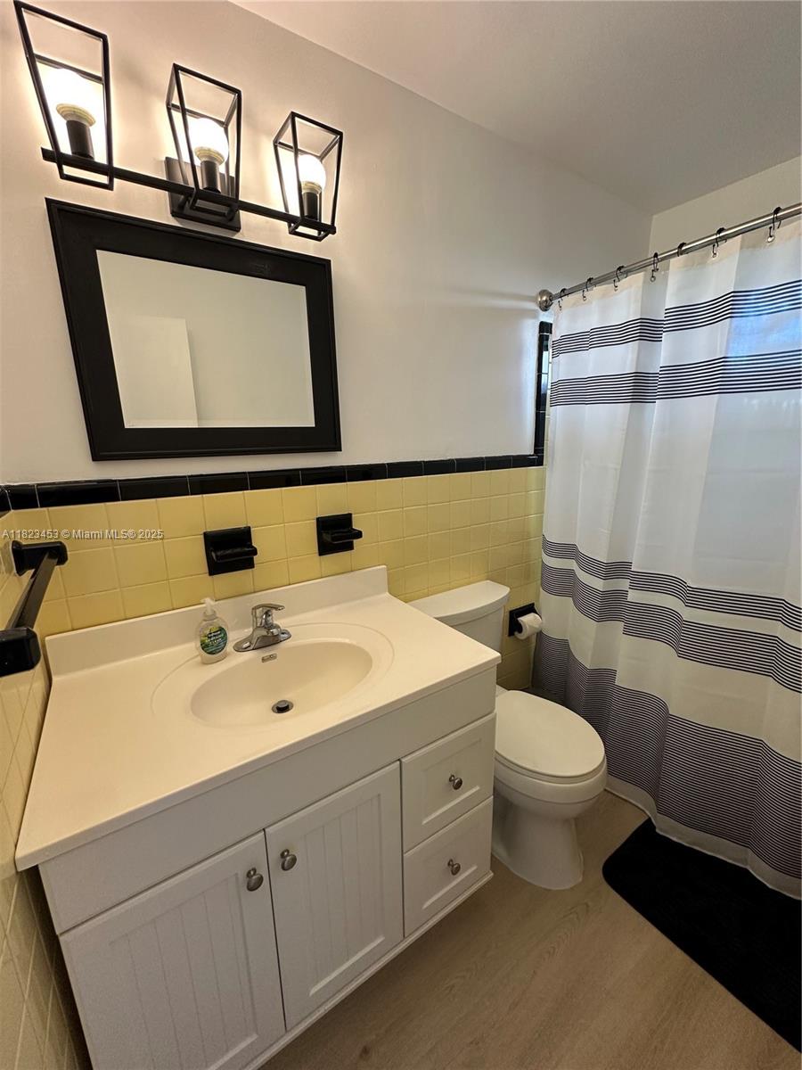 LEE WOOD PARK - Residential Lease