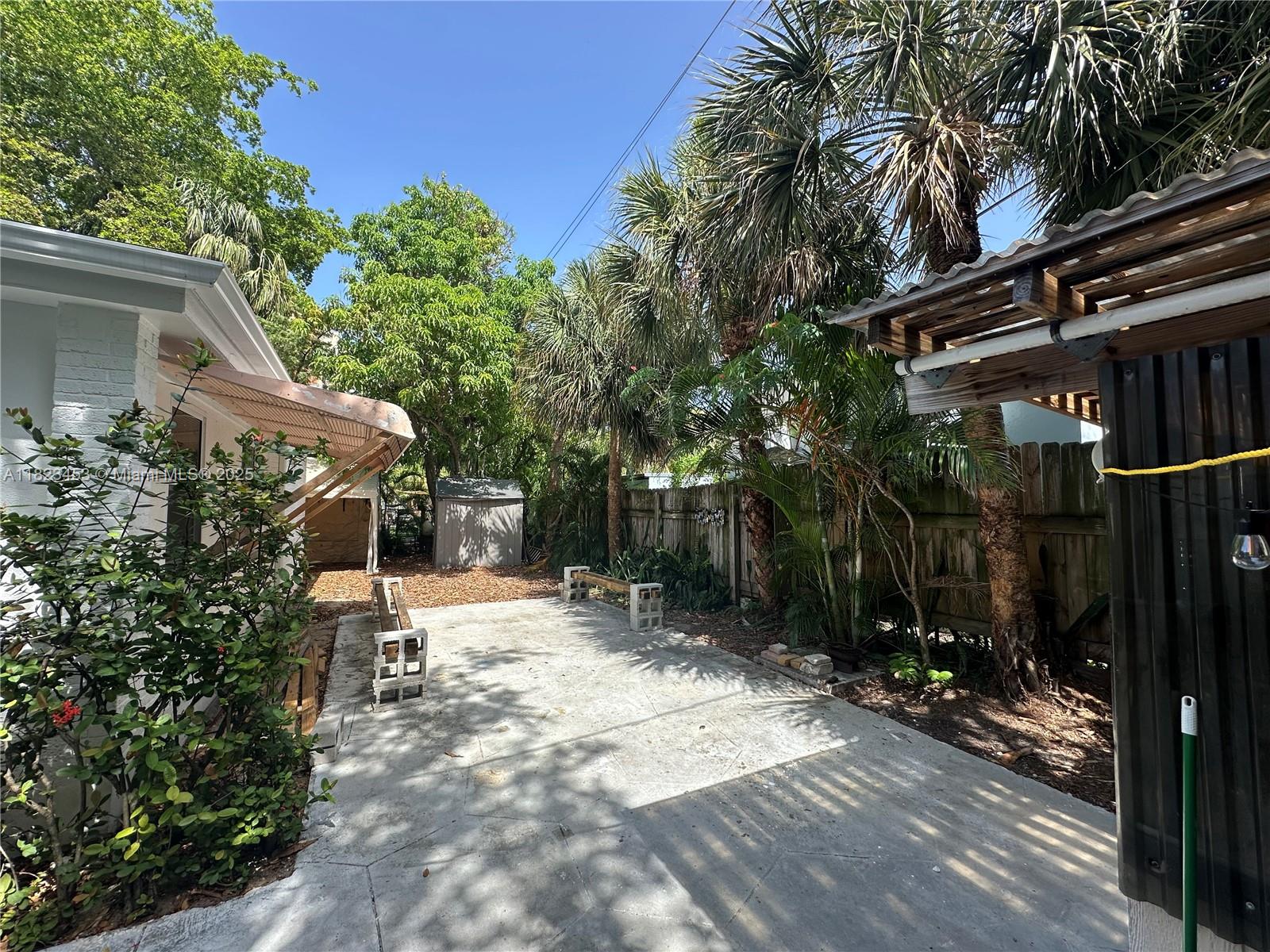 LEE WOOD PARK - Residential Lease