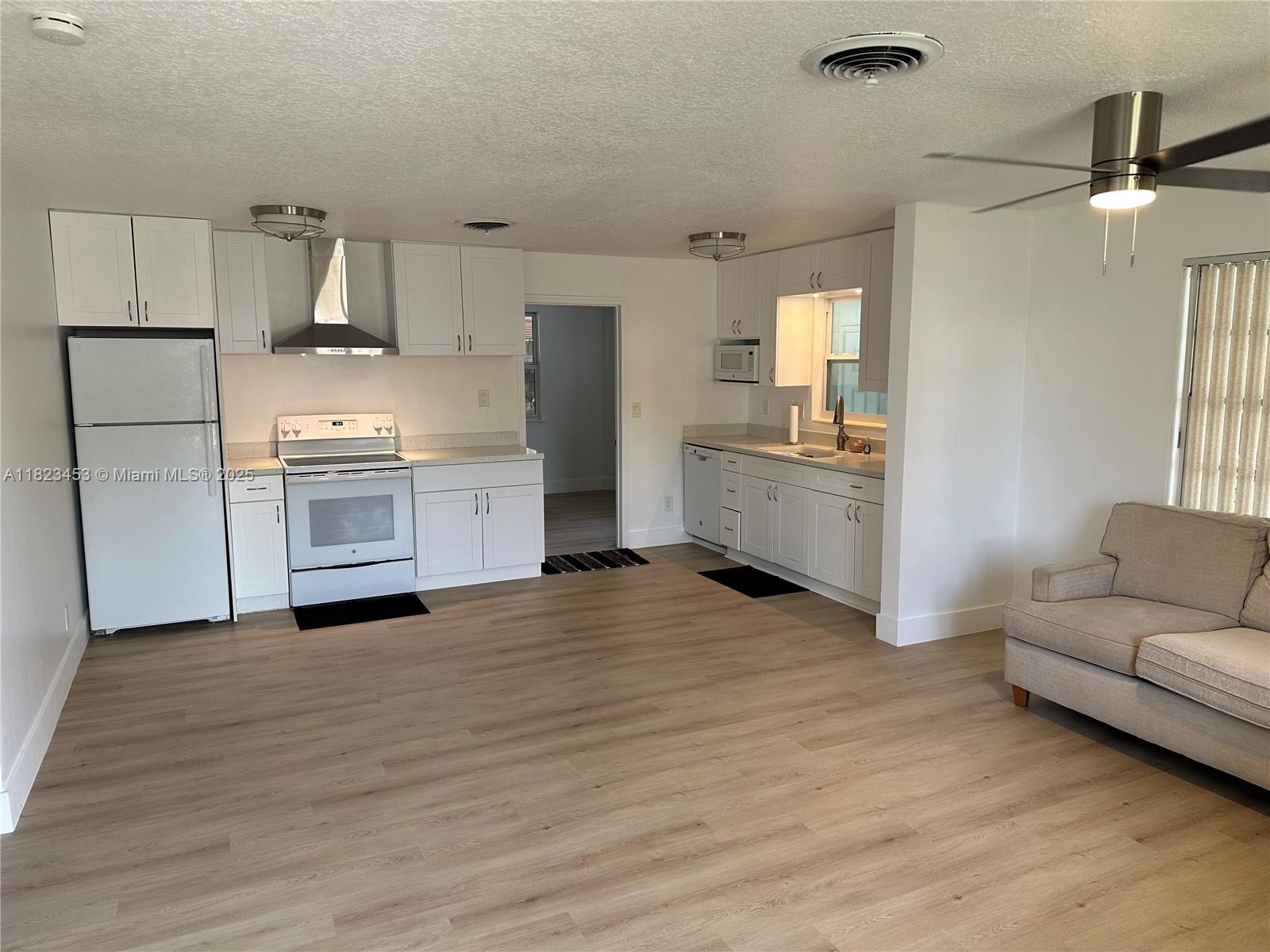 LEE WOOD PARK - Residential Lease