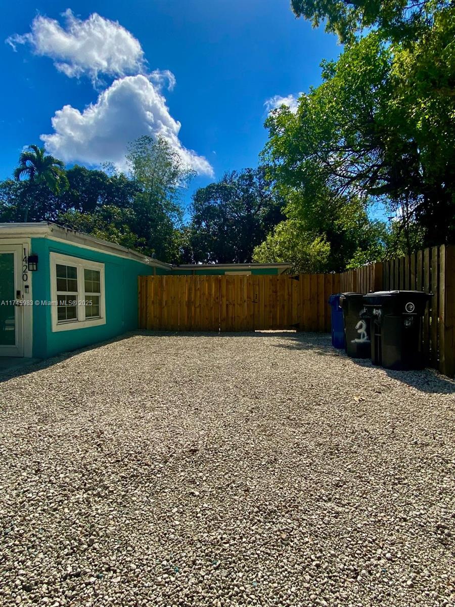 PICKET LANE - Residential