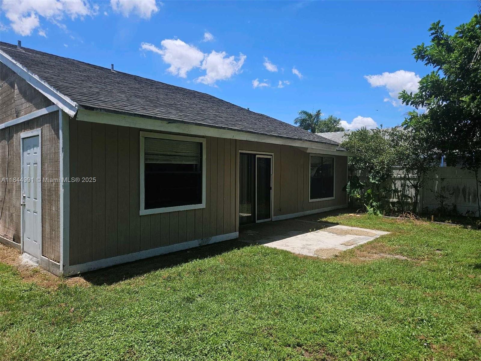 LAKESIDE GREEN 1 - Residential