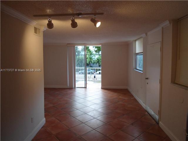 NORTH BAY VILLAS CONDO - Residential