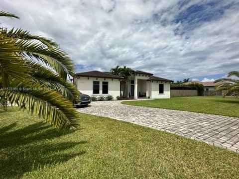 27560 SW 172nd Ave, Homestead, FL 33031 - #: A11578361