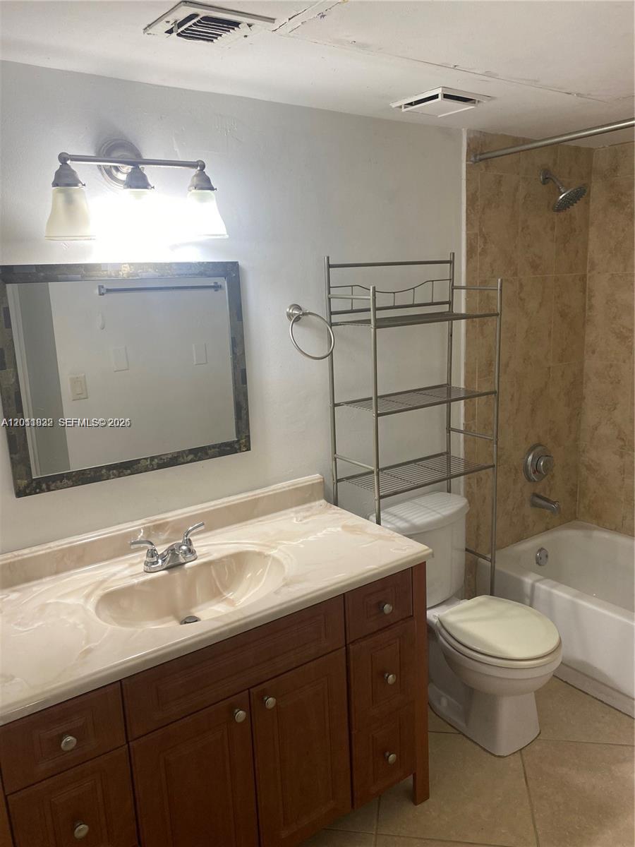 LA HACIENDA COUNTRY CLUB - Residential
