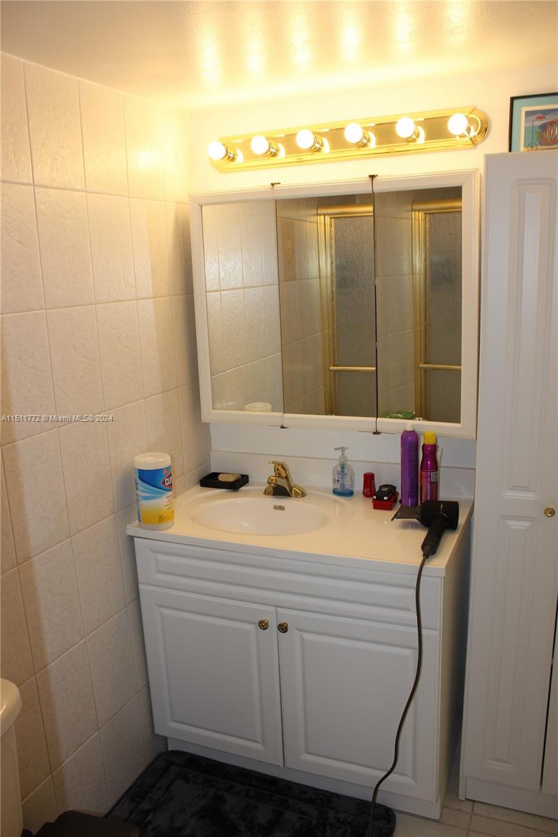 WATERGATE CONDOMINIUM NO - Residential Lease