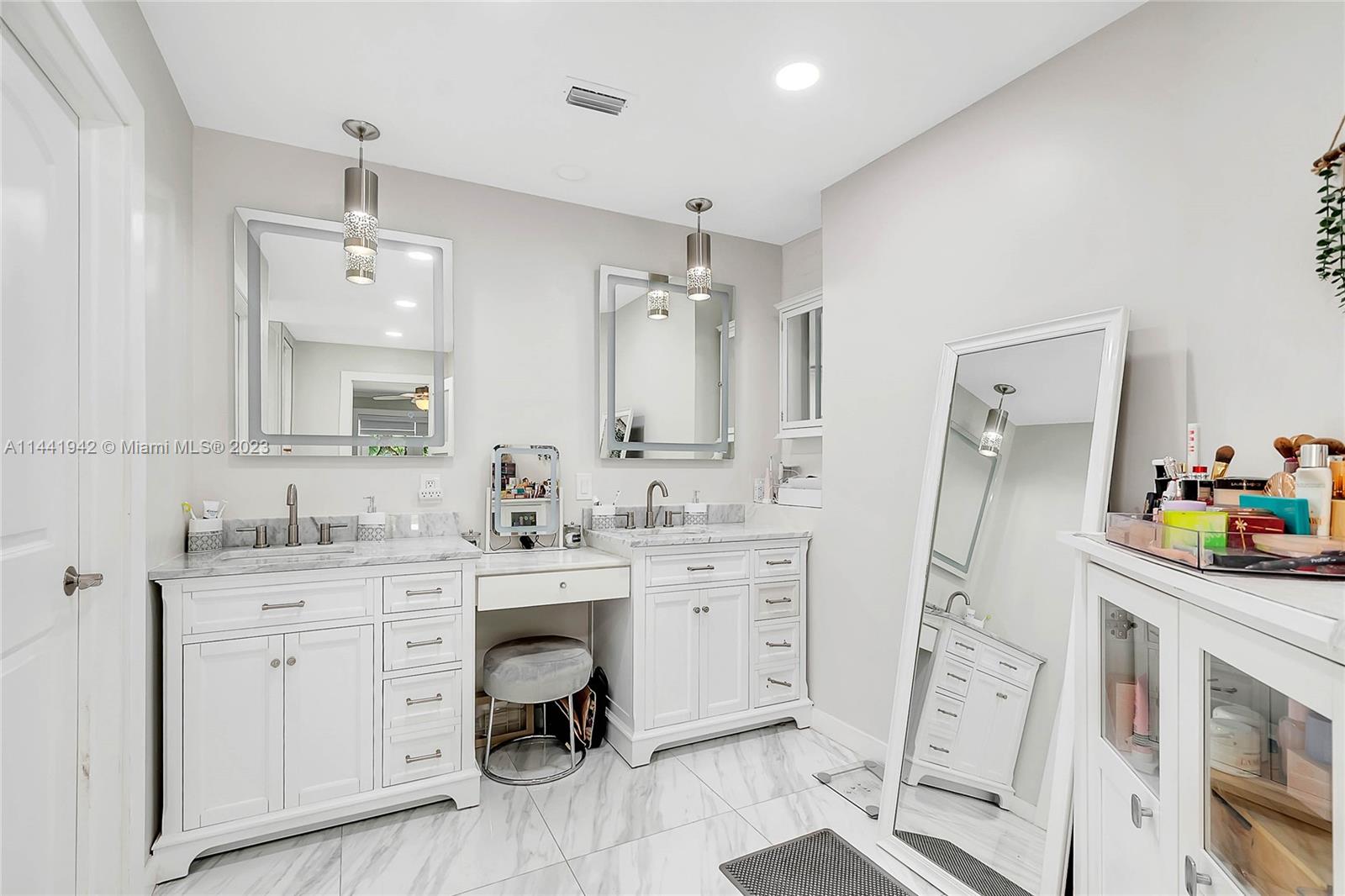 SUBURBAN ESTATES - Residential