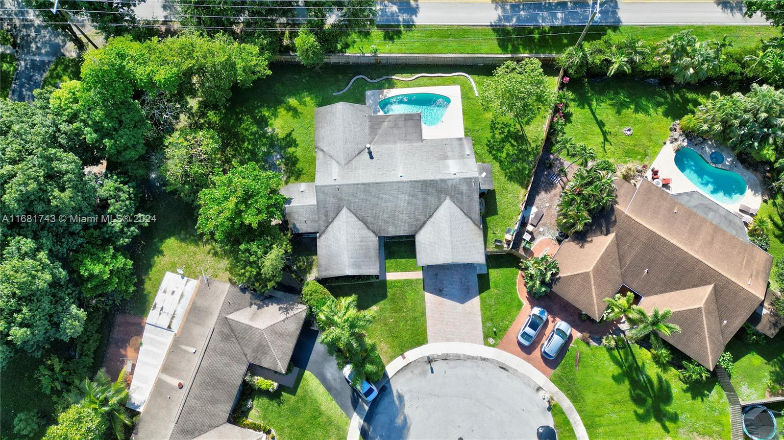ROLLING HILLS LAKE ESTATE - Residential