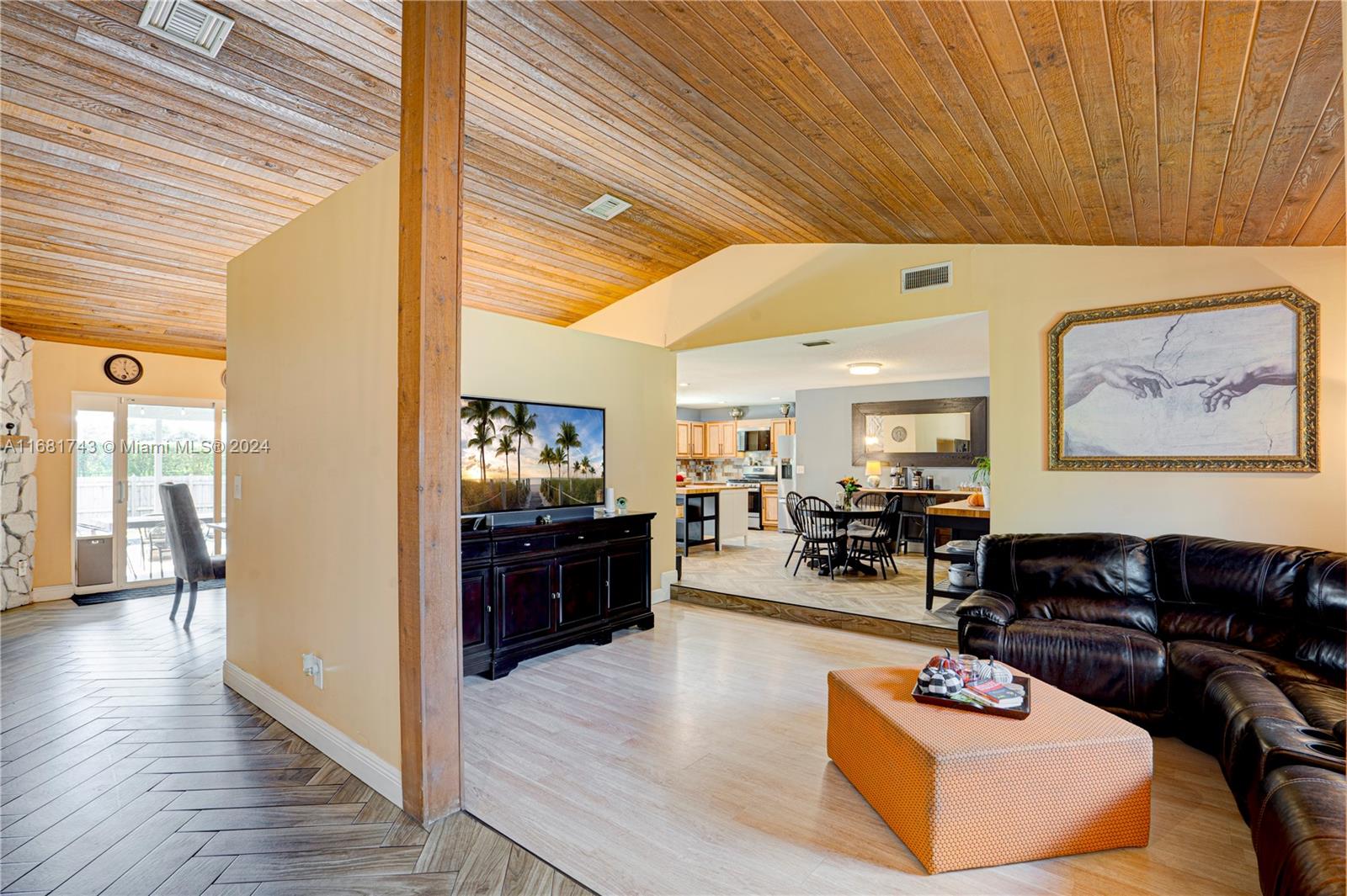 ROLLING HILLS LAKE ESTATE - Residential