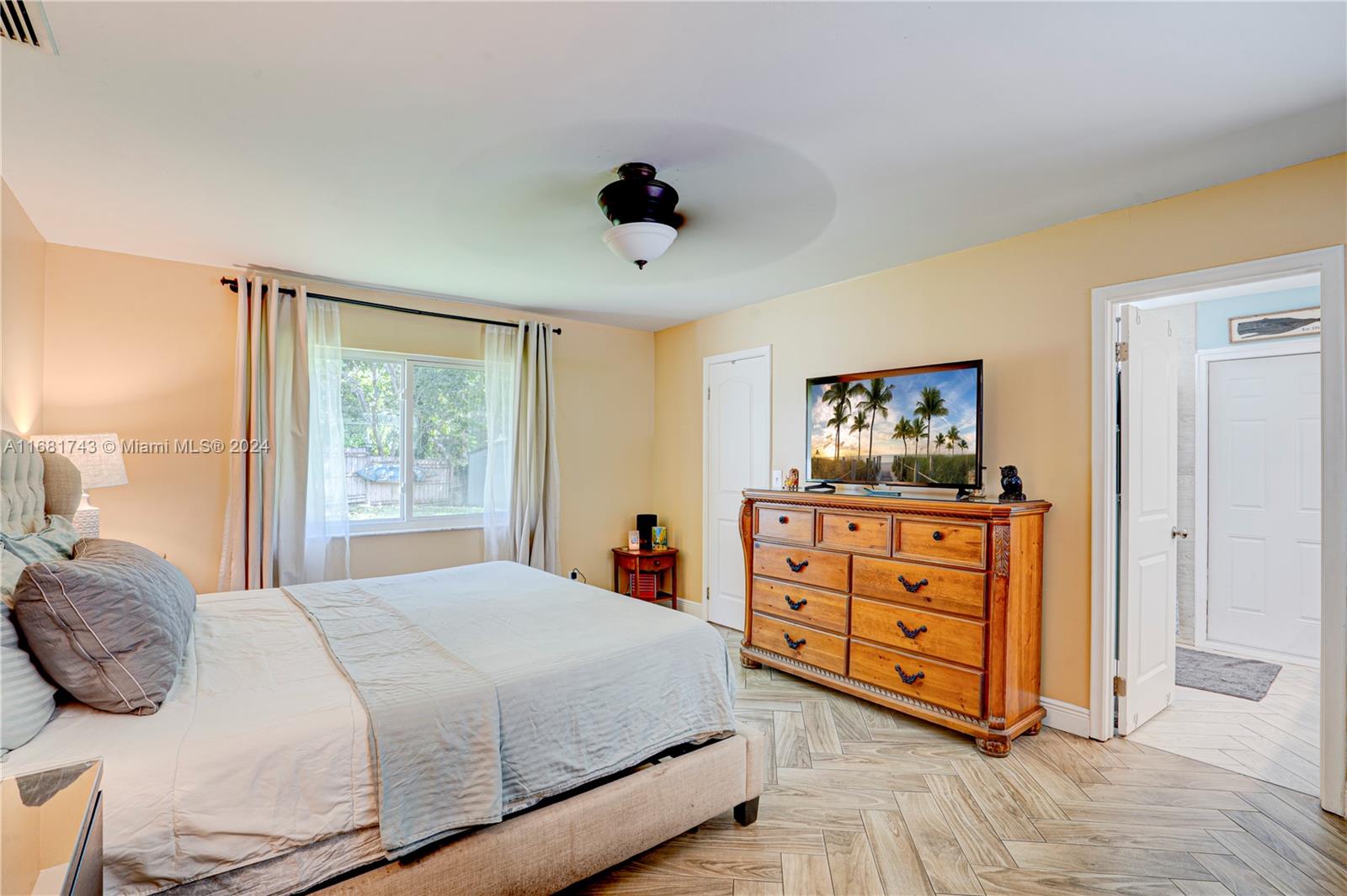 ROLLING HILLS LAKE ESTATE - Residential