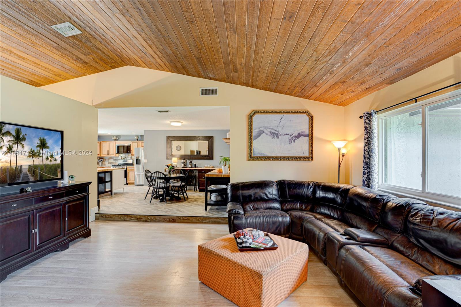 ROLLING HILLS LAKE ESTATE - Residential