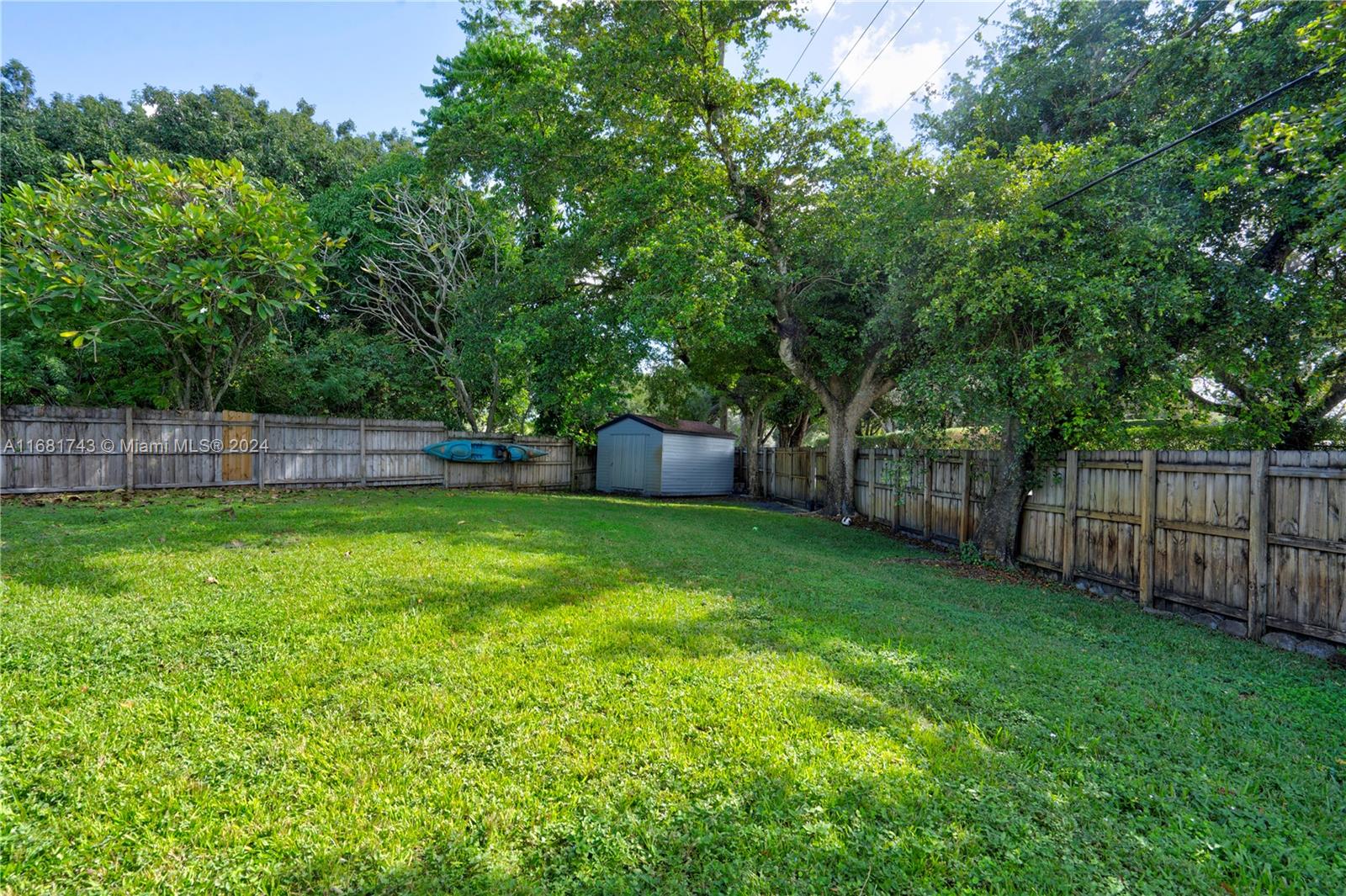 ROLLING HILLS LAKE ESTATE - Residential