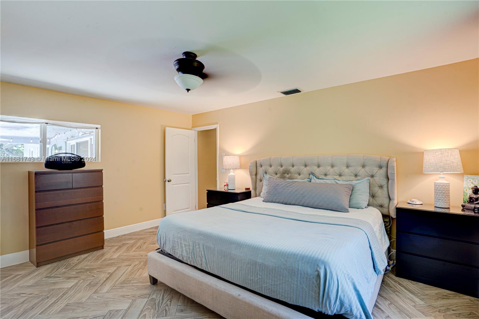ROLLING HILLS LAKE ESTATE - Residential