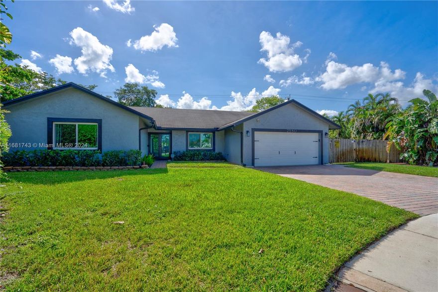 HIDDEN GEM ! IN ROLLING HILLS LAKE ESTATES. THIS BEAUTIFUL ! COUNTRY STYLE HOME SITS ON A 
CUL-DE-SAC FOR PRIVACY. THE HOME FEATURES 4-BED 2-BATHS WITH EXTRA BONUS BATHROOM. SALT WATER POOL/PATIO AND A HUGE BACKYARD WITH FRONT AND BACK DOUBLE DOORS FOR YOUR BOAT AND RV. BACK YARD IS COMPLETELY FENCED FOR PRIVACY. TANKLESS WATER HEATER, IMPACT WINDOWS/DOORS AND YORK-BRAND A/C  MAKES THIS A LOW EFFICIENCY HOME. A/C IS LESS THAN 5-YRS OLD WITH A 10-YR WARRANTY. HOME FEATURES A REAL WORKING FIREPLACE FOR YOUR ENJOYMENT. GAS STOVE WITH 150-GL IN GROUND TANK FOR DELICIOUS COOKING. THIS IS A LOW EFFICIENCY HOME. NEAR A+SCHOOLS, ENTERTAINMENT AND SHOPPING MALLS. THIS WILL NOT LAST !