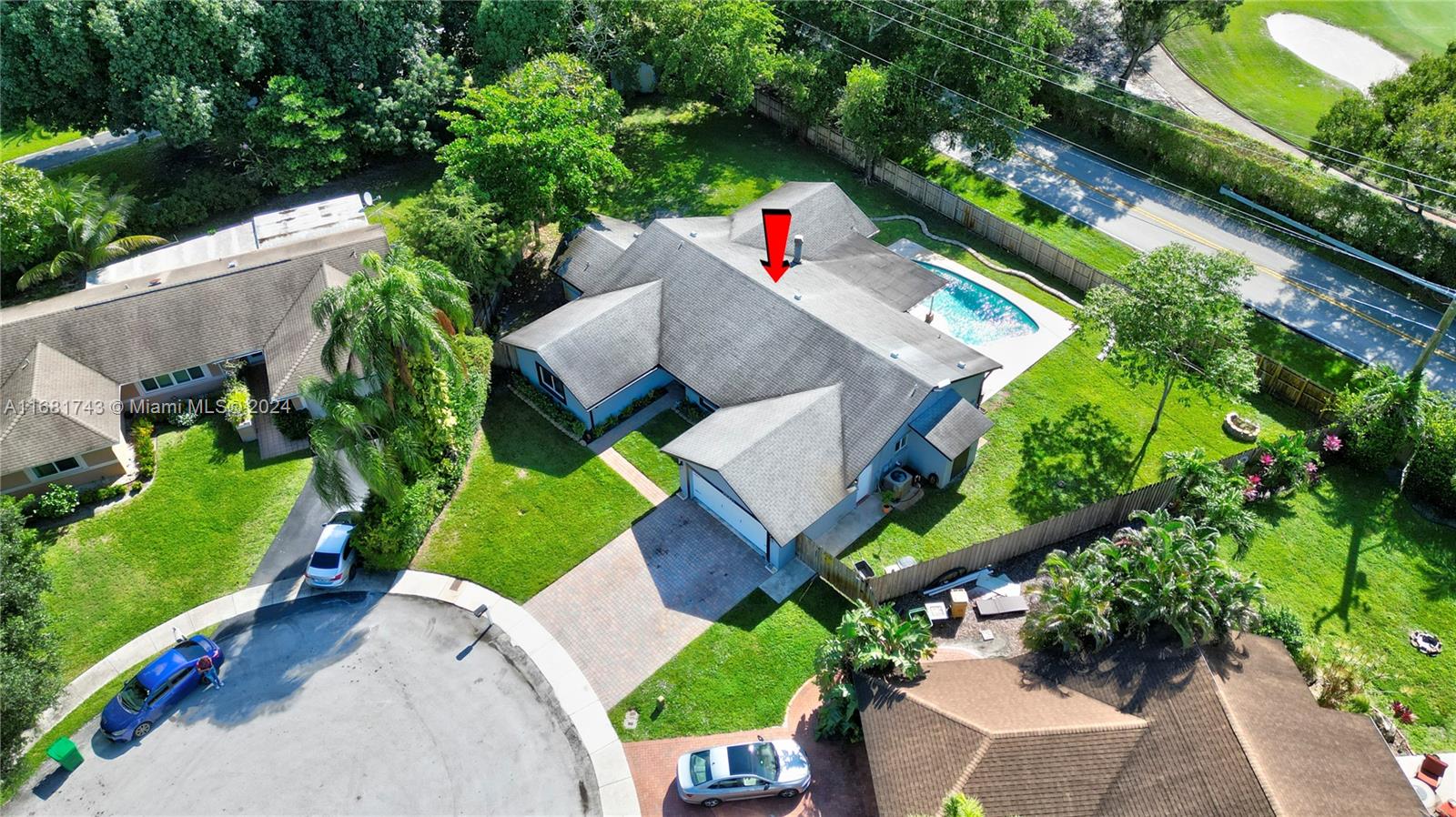 ROLLING HILLS LAKE ESTATE - Residential