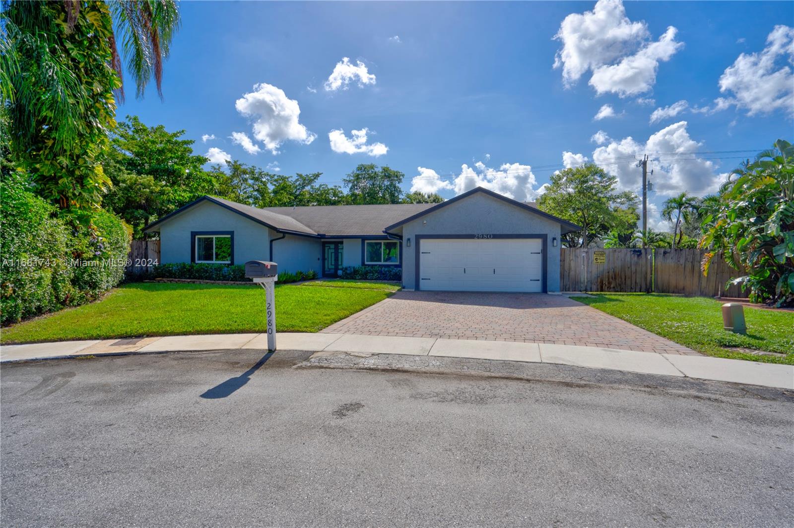 ROLLING HILLS LAKE ESTATE - Residential