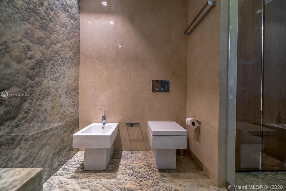 CONTINUUM ON SOUTH BEACH - Residential
