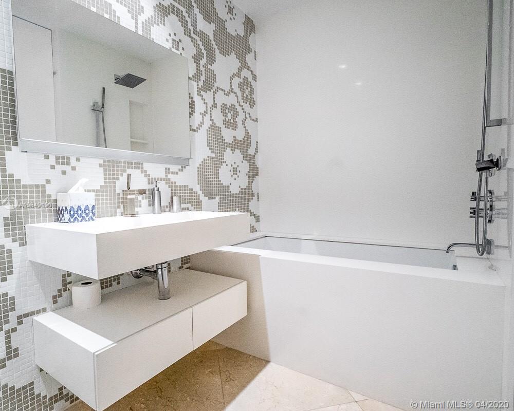 CONTINUUM ON SOUTH BEACH - Residential
