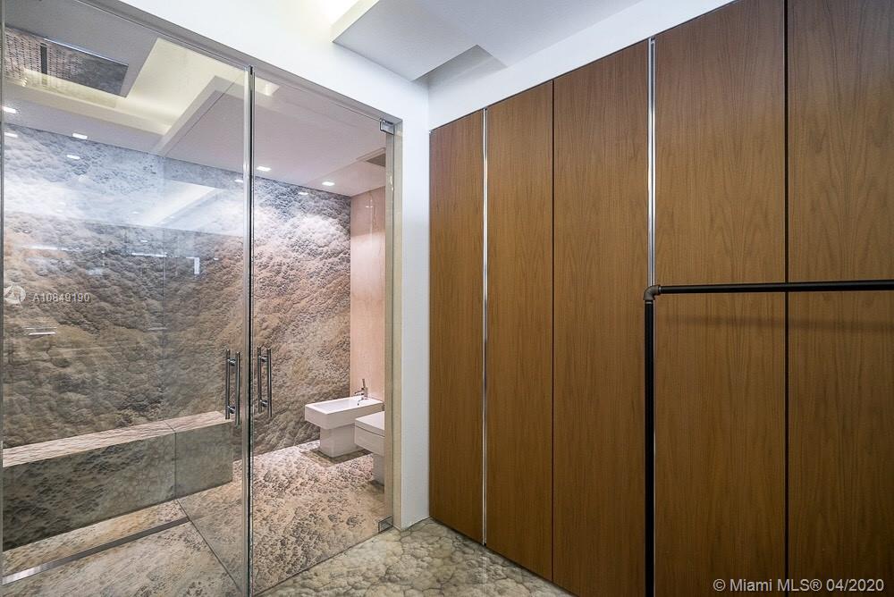 CONTINUUM ON SOUTH BEACH - Residential