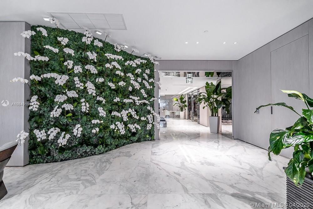 CONTINUUM ON SOUTH BEACH - Residential