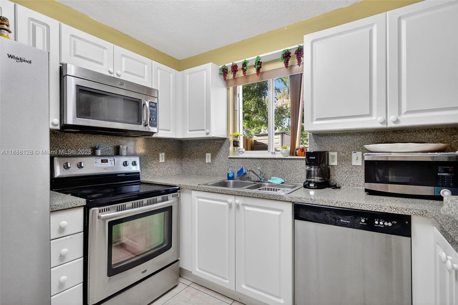 BONITA GOLF VIEW TOWNVILL - Residential