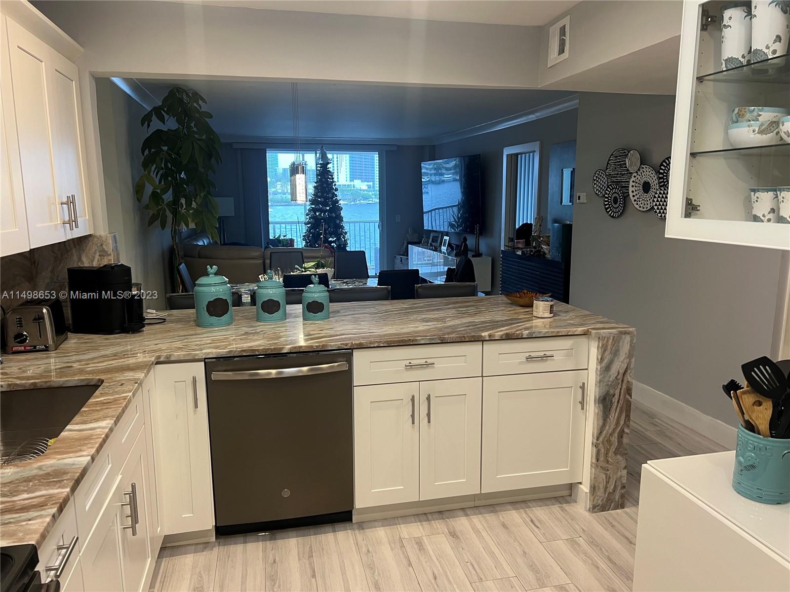 PARADISE TOWERS CO-OP - Residential