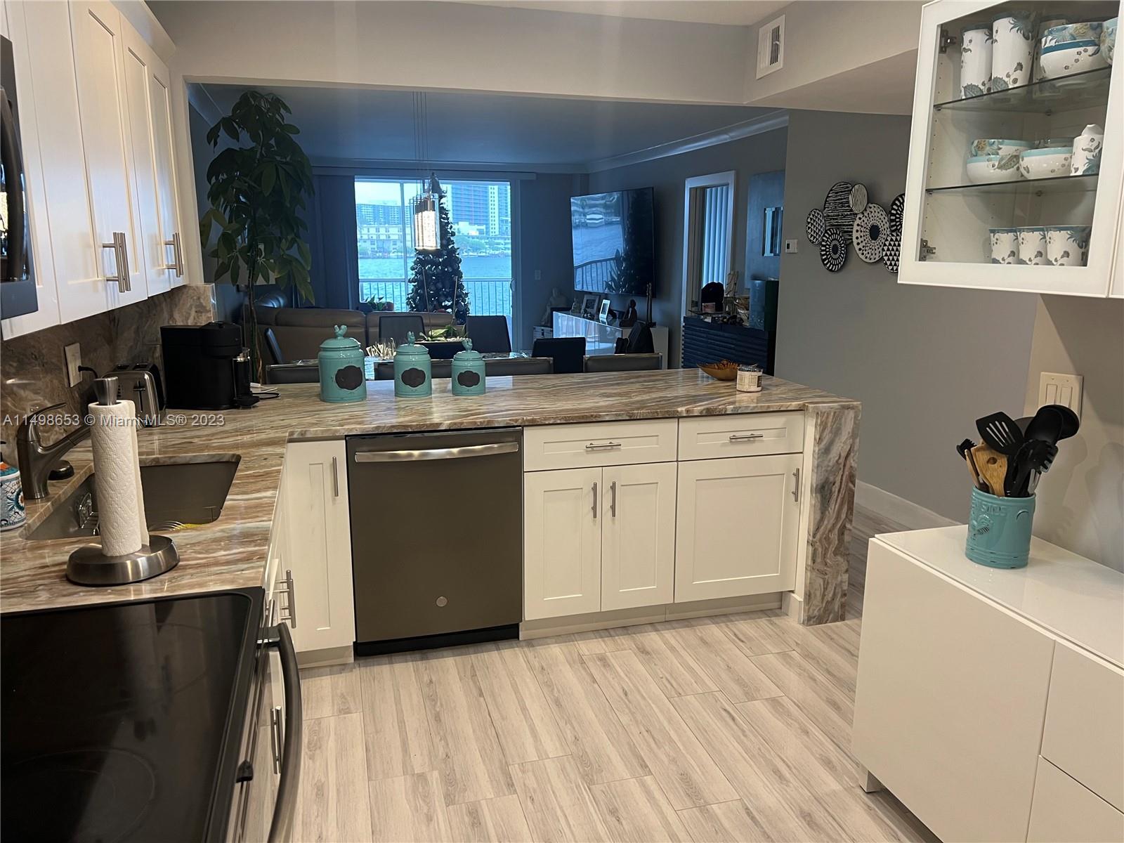 PARADISE TOWERS CO-OP - Residential