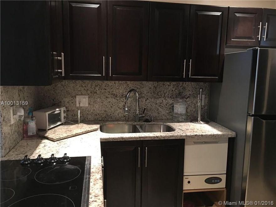 Beautifully decorated modern 1 bedroom unit in Golden Isles community. Nice building, steps away from shopping centres, Gulfstream Park and Aventura Mall. Annual rent for $1300/month or can be rented seasonally up to 5 month $1600/month.Call listing agent for showing instructions.