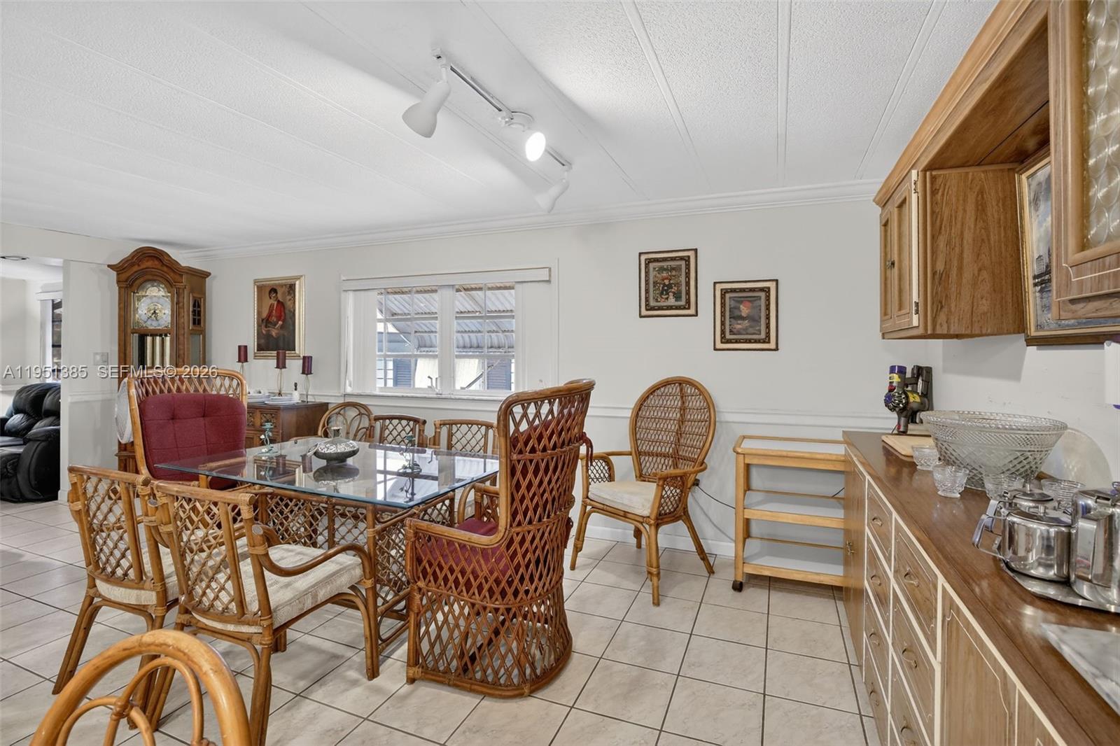 RAVENSWOOD ESTATES & MARI - Residential