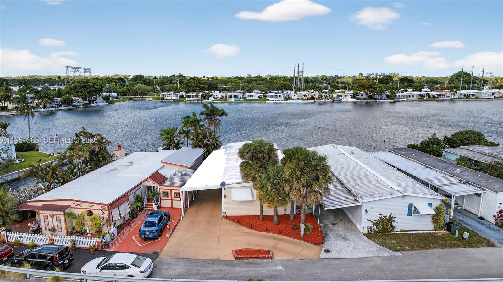 RAVENSWOOD ESTATES & MARI - Residential