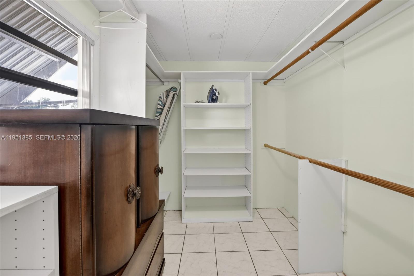 RAVENSWOOD ESTATES & MARI - Residential