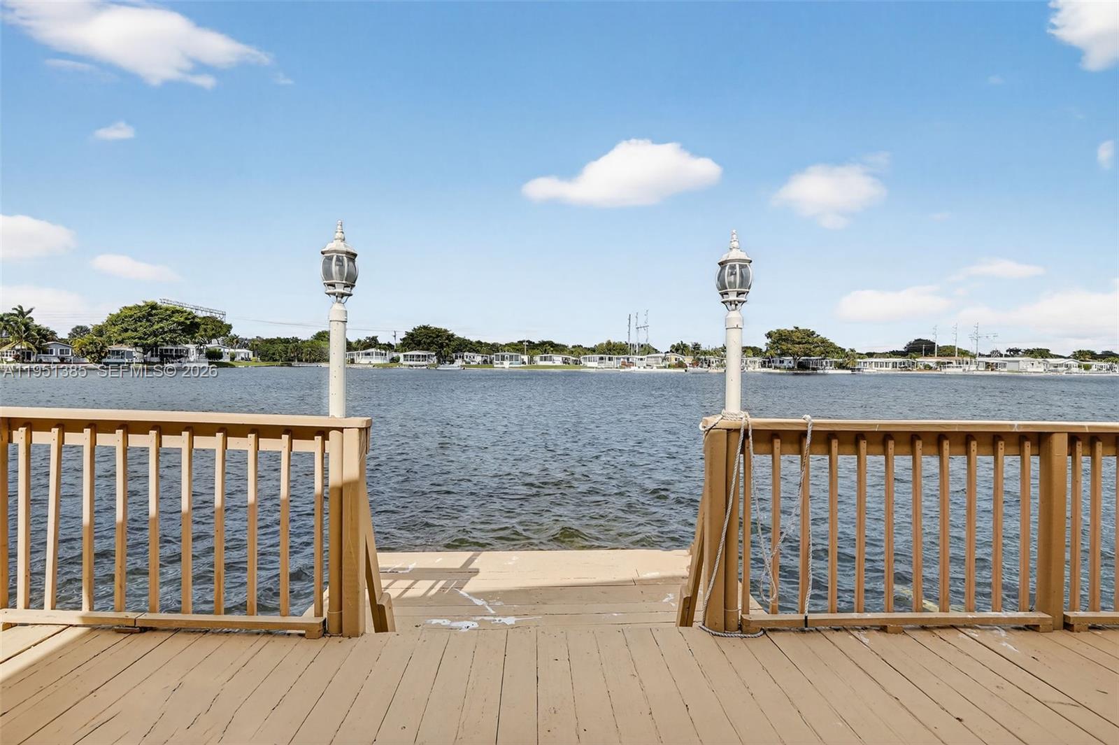 RAVENSWOOD ESTATES & MARI - Residential