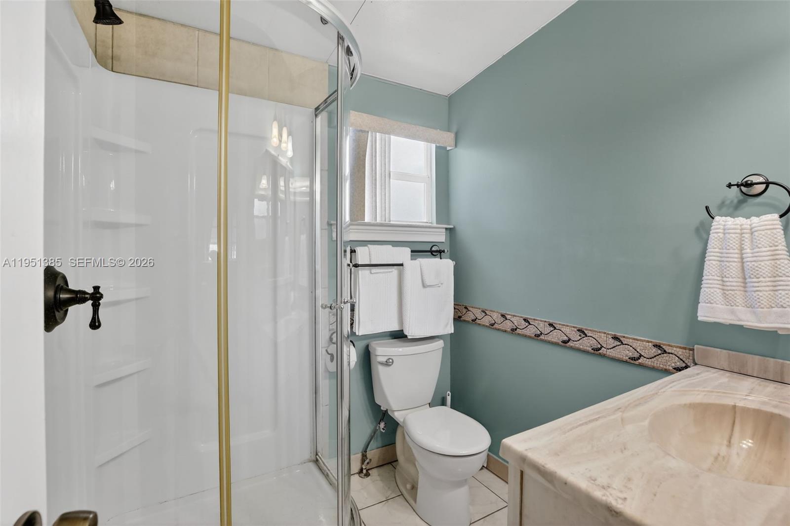 RAVENSWOOD ESTATES & MARI - Residential