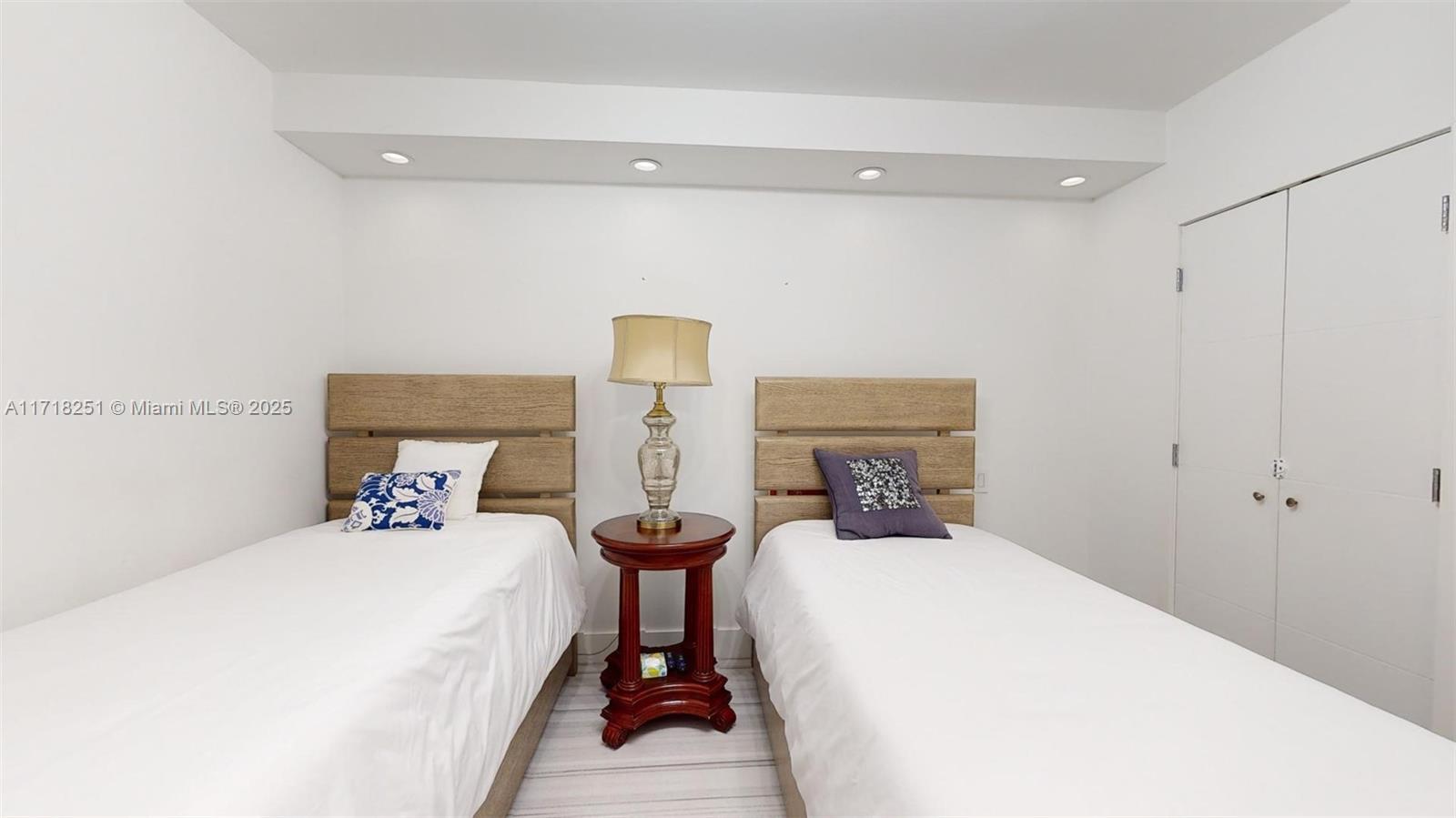 TURNBERRY ISLE SOUTH COND - Residential