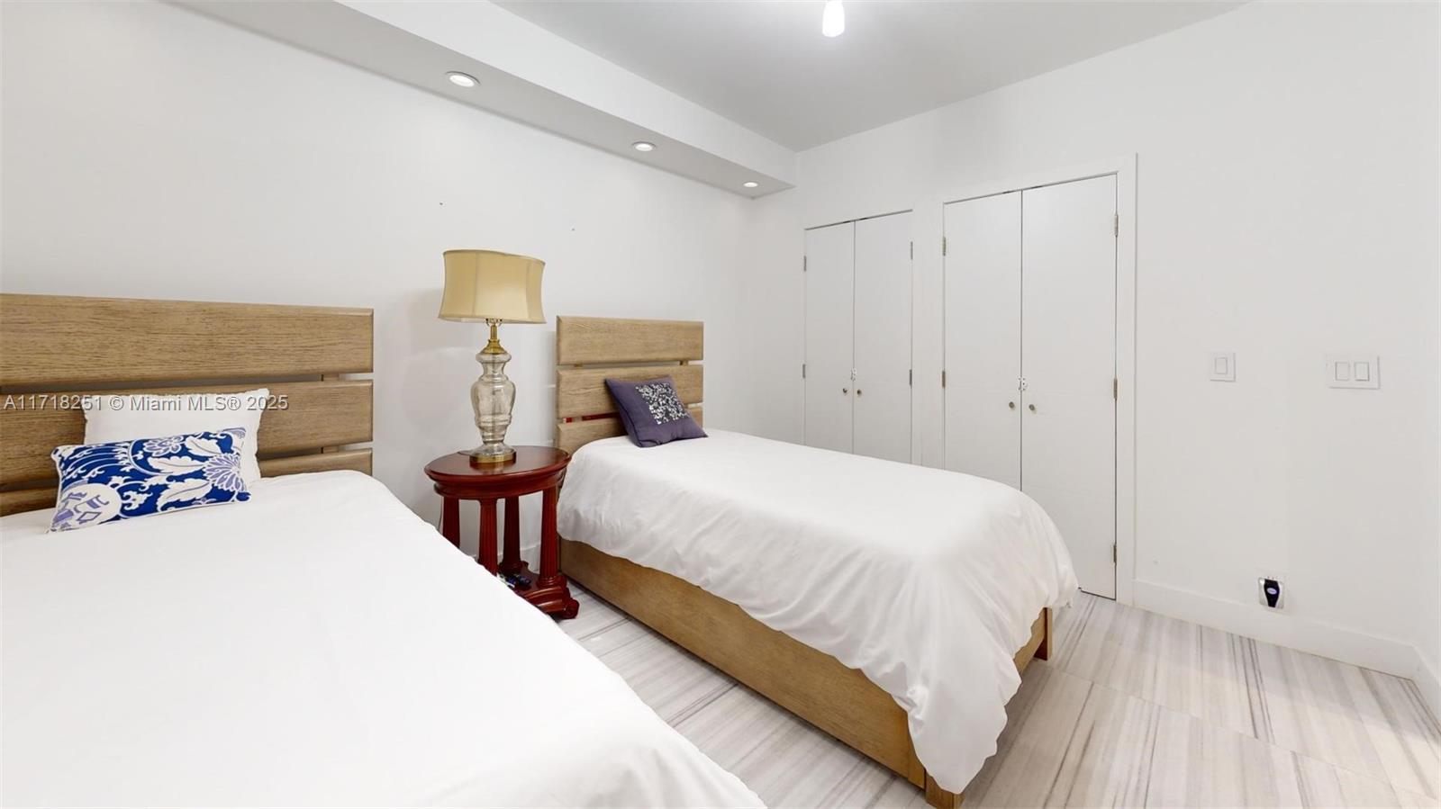 TURNBERRY ISLE SOUTH COND - Residential