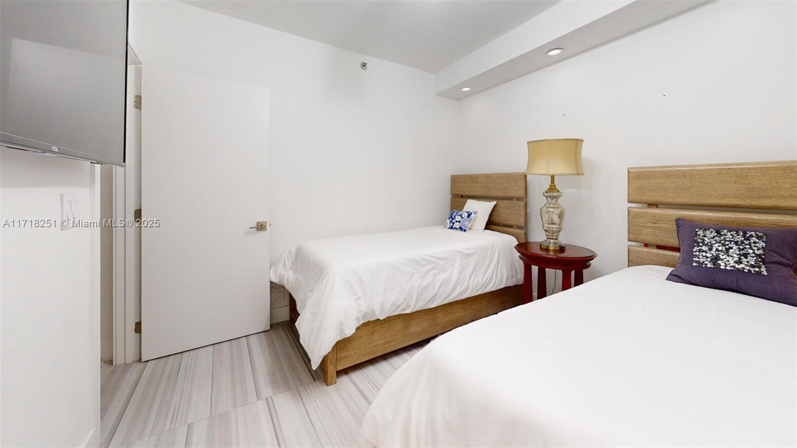 TURNBERRY ISLE SOUTH COND - Residential