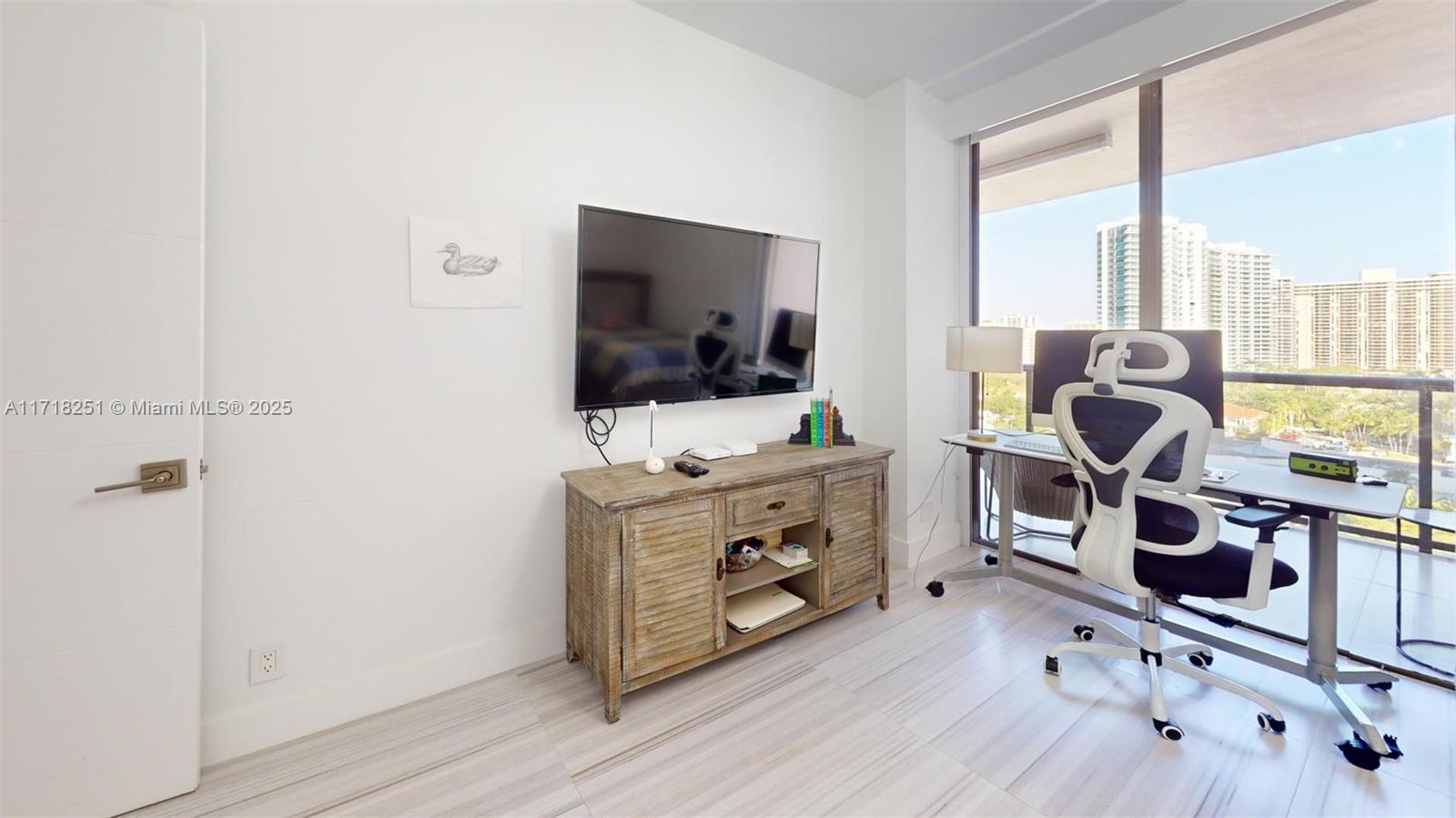 TURNBERRY ISLE SOUTH COND - Residential