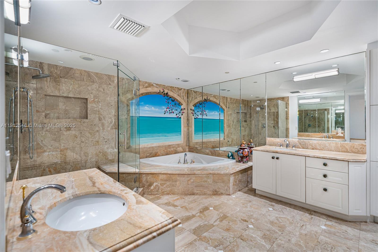 SOLIMAR CONDO - Residential