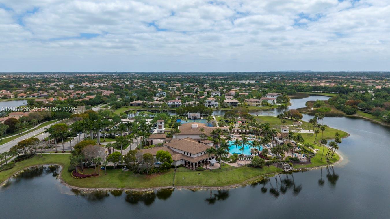 HERON BAY FOUR - Residential