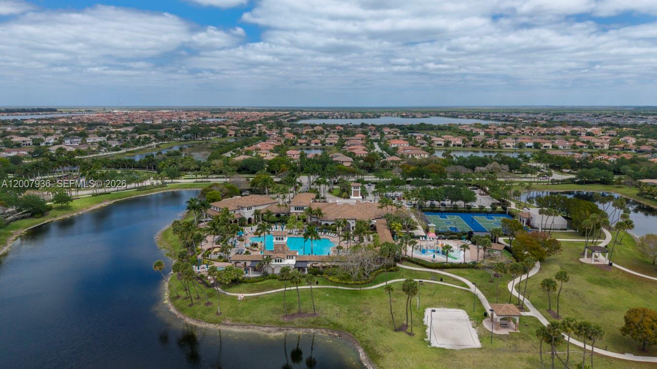 HERON BAY FOUR - Residential