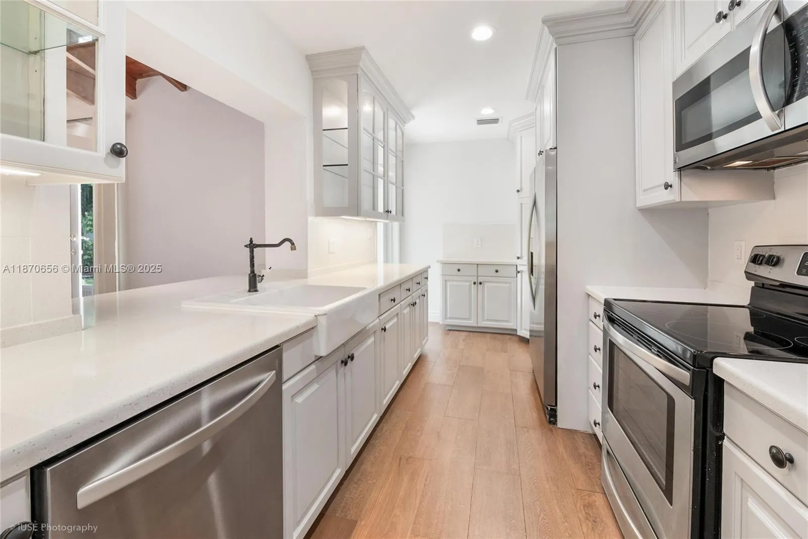 Miami, Florida 33143, United States, 3 Bedrooms Bedrooms, ,2 BathroomsBathrooms,Residential,Active,201932