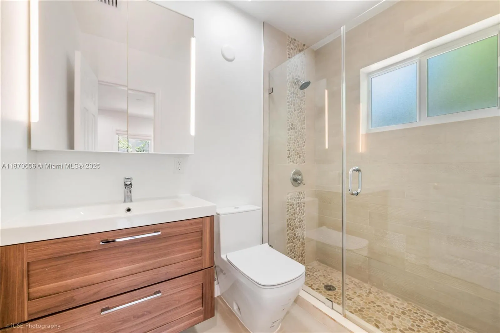 Miami, Florida 33143, United States, 3 Bedrooms Bedrooms, ,2 BathroomsBathrooms,Residential,Active,201932