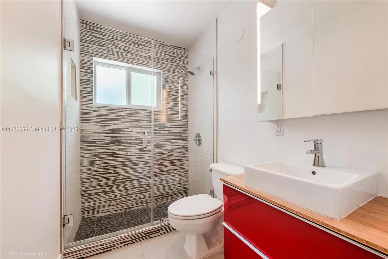 Miami, Florida 33143, United States, 3 Bedrooms Bedrooms, ,2 BathroomsBathrooms,Residential,Active,201932